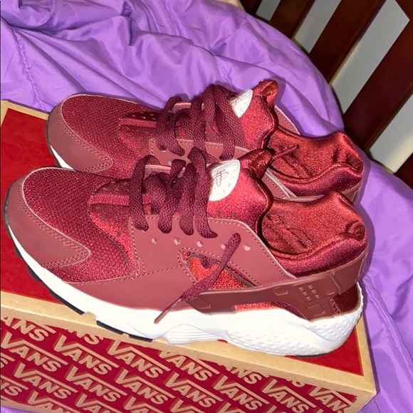 burgundy huaraches